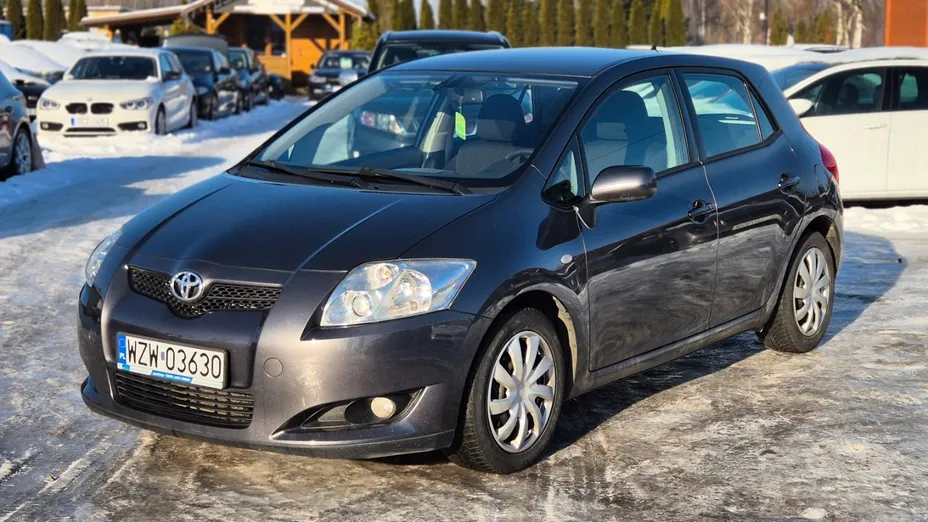 TOYOTA Auris -