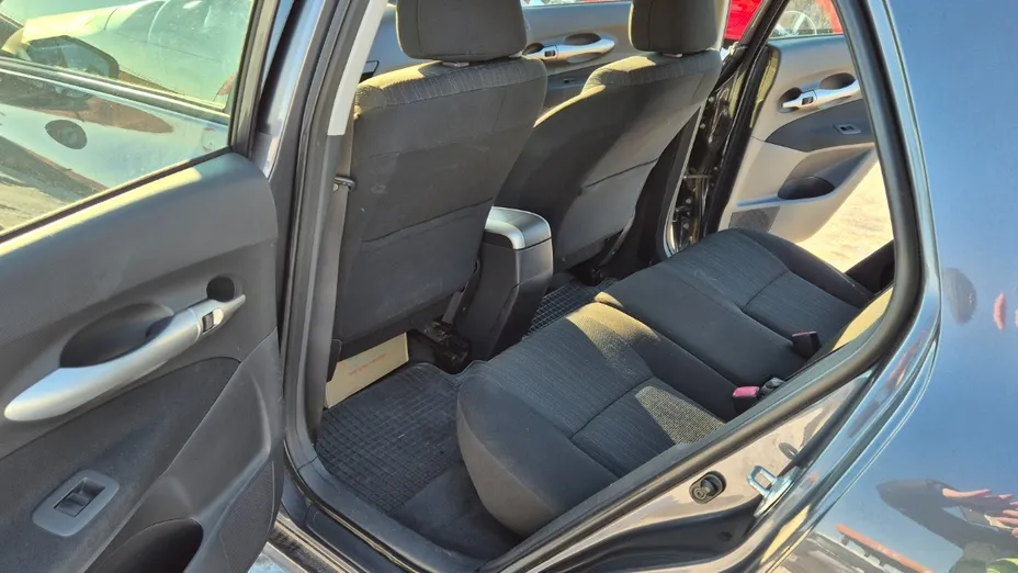 TOYOTA Auris -