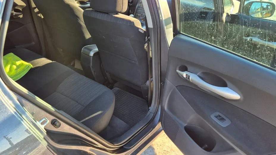 TOYOTA Auris -