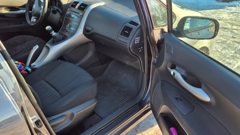 TOYOTA Auris -