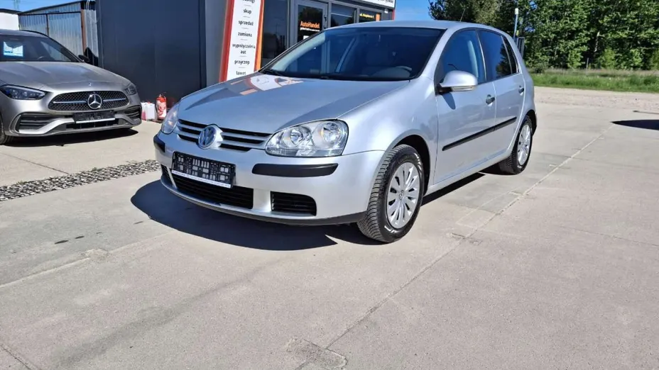 VOLKSWAGEN Golf -