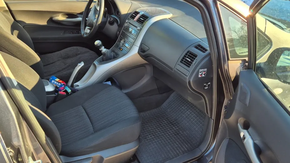 TOYOTA Auris -