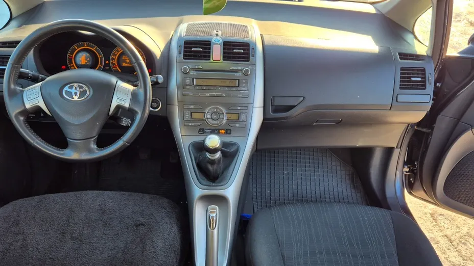 TOYOTA Auris -