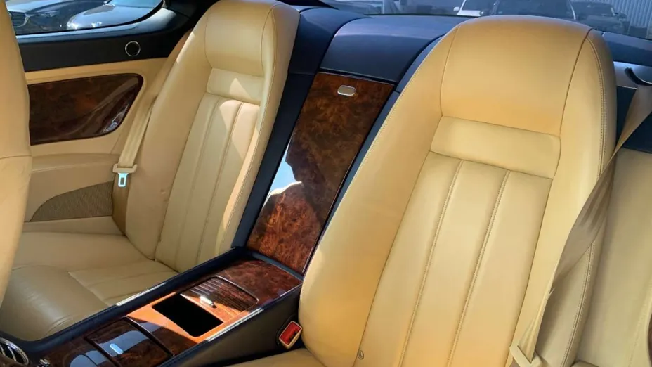 BENTLEY Continental -