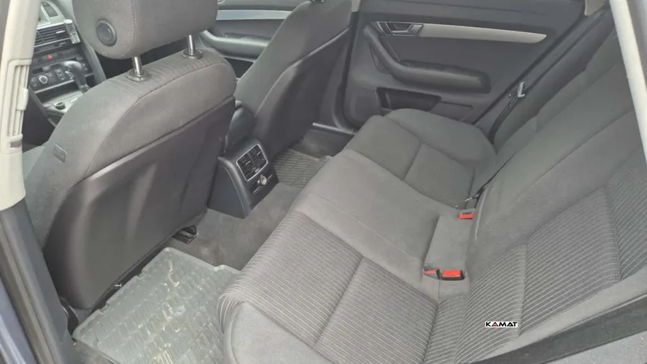 AUDI A6 -
