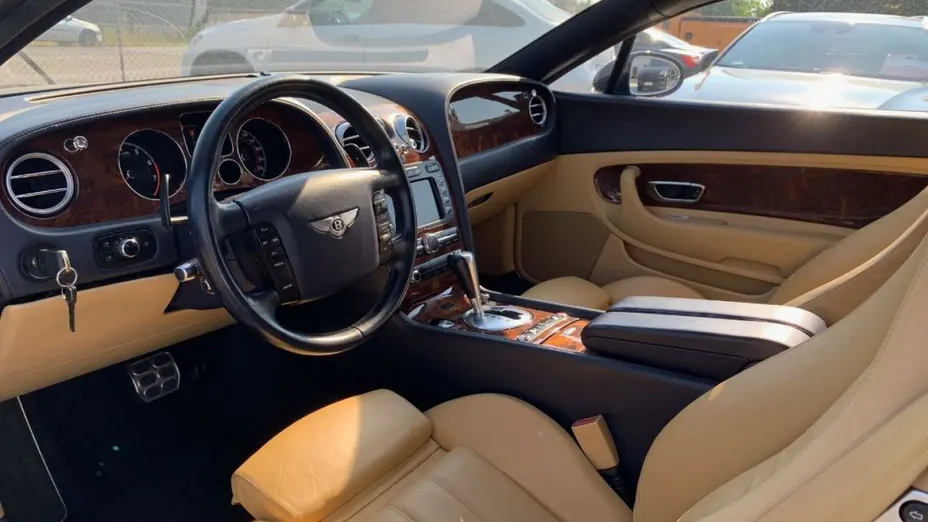 BENTLEY Continental -