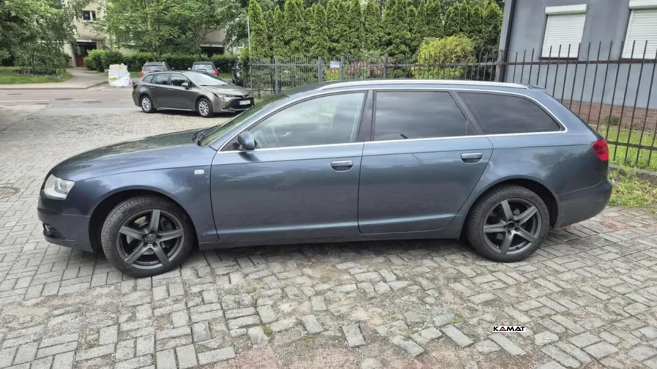 AUDI A6 -