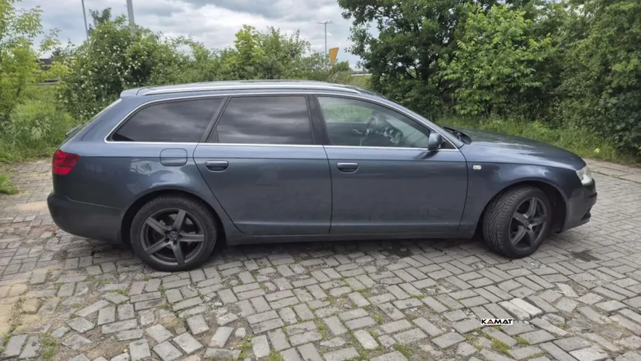 AUDI A6 -