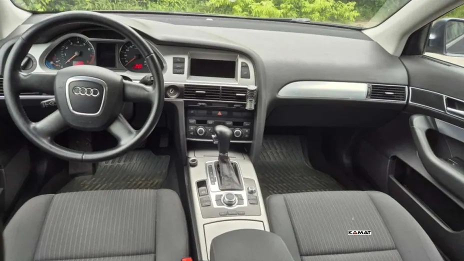 AUDI A6 -