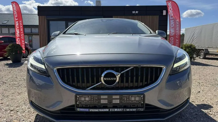 VOLVO V40 -