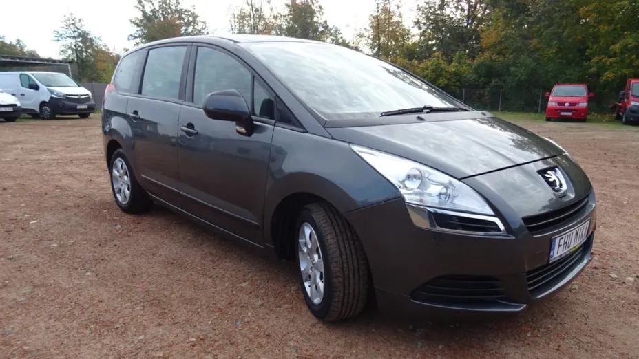 PEUGEOT 5008 -