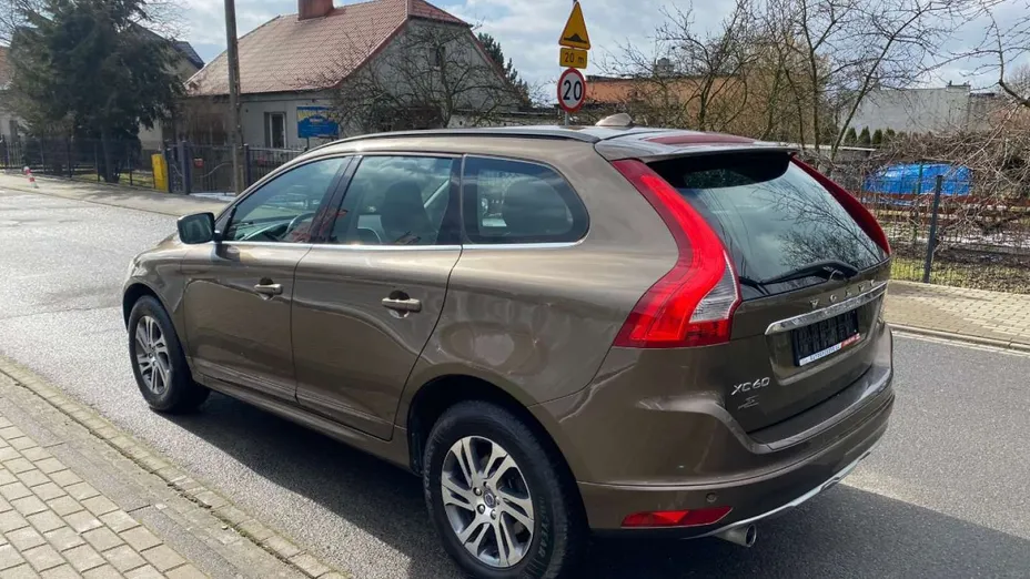 VOLVO XC60 -