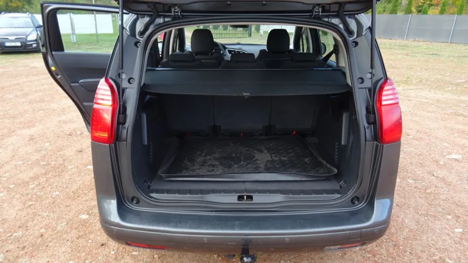 PEUGEOT 5008 -