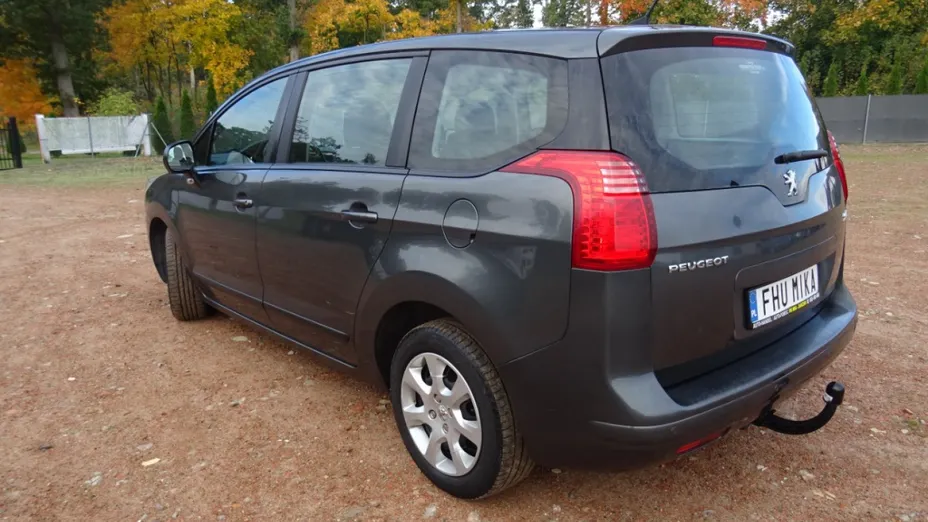 PEUGEOT 5008 -