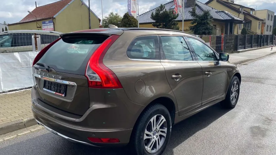 VOLVO XC60 -