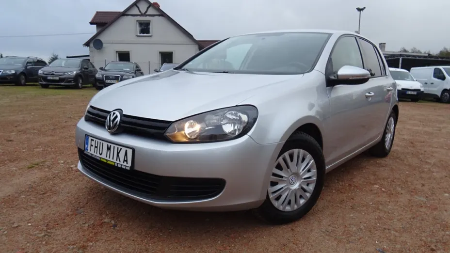 VOLKSWAGEN Golf -