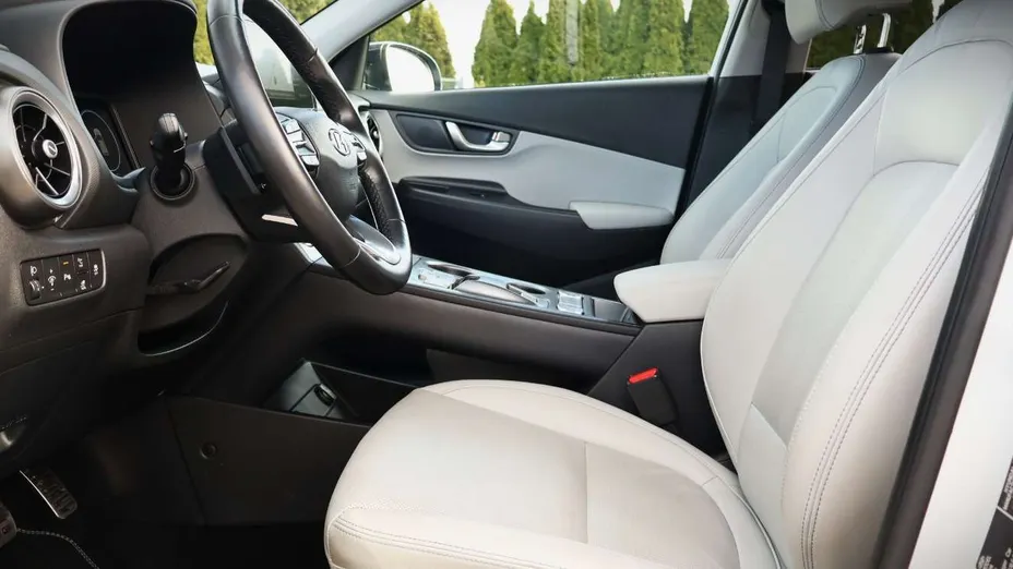 HYUNDAI Kona -