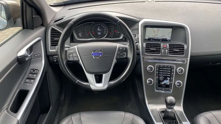 VOLVO XC60 -