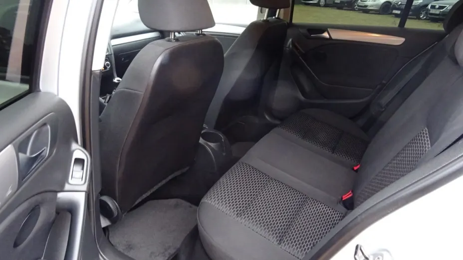 VOLKSWAGEN Golf -