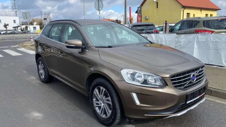 VOLVO XC60 -
