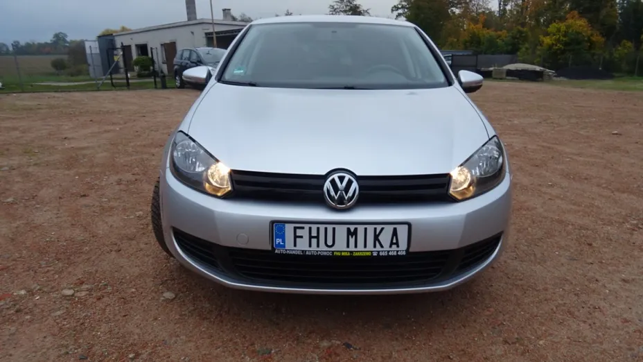 VOLKSWAGEN Golf -