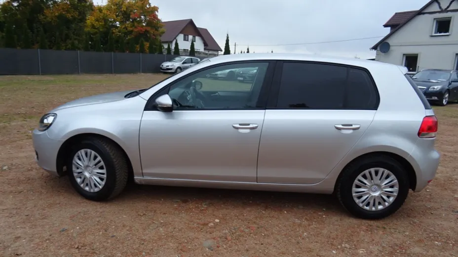 VOLKSWAGEN Golf -