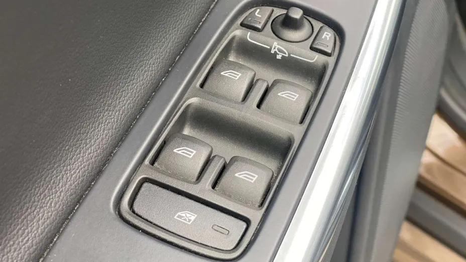 VOLVO XC60 -