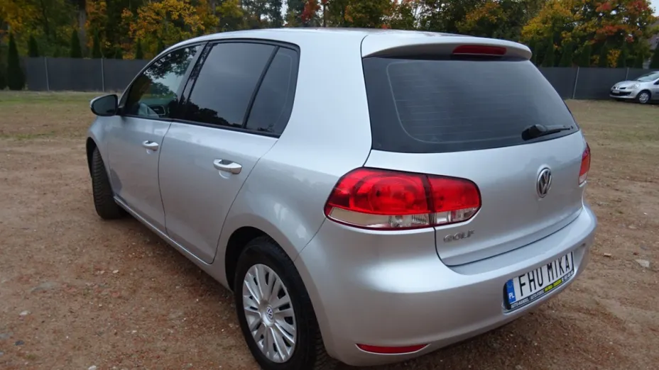 VOLKSWAGEN Golf -