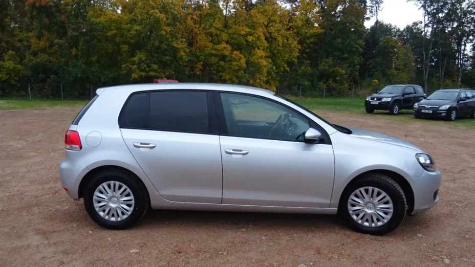 VOLKSWAGEN Golf -