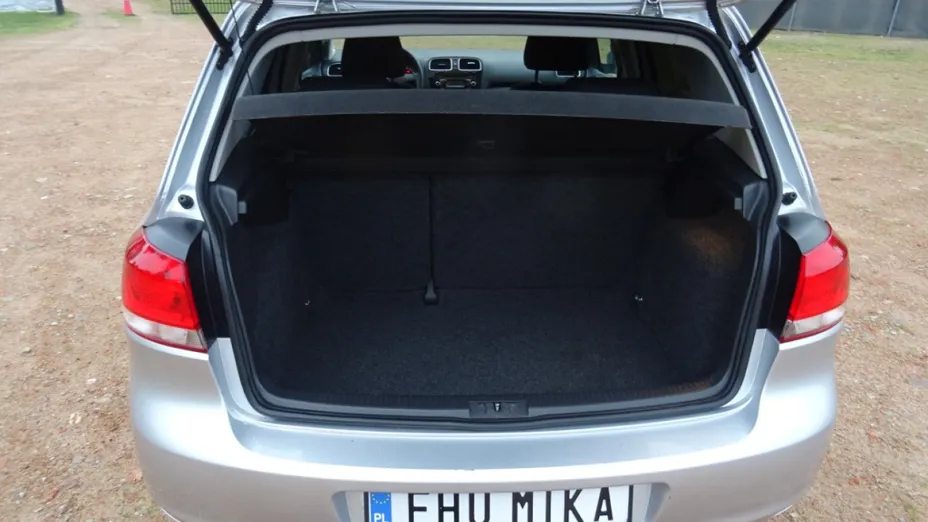 VOLKSWAGEN Golf -
