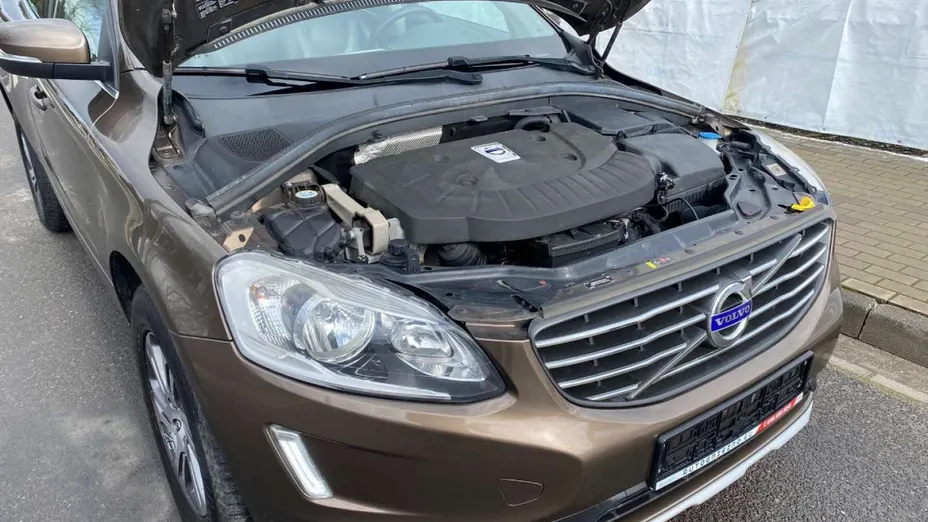 VOLVO XC60 -