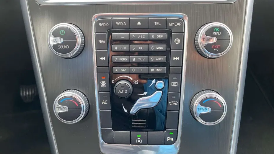 VOLVO XC60 -