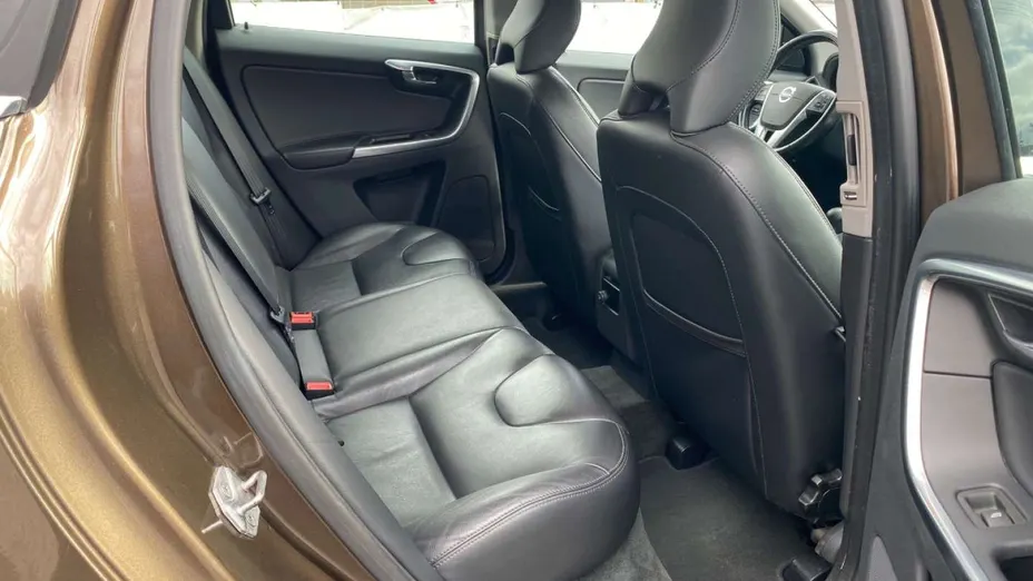 VOLVO XC60 -