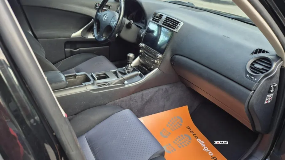 LEXUS IS -