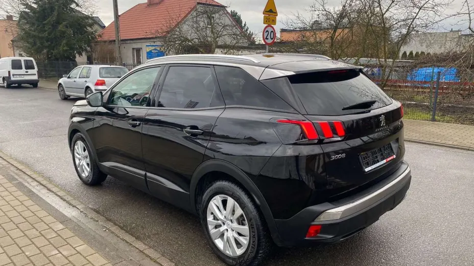 PEUGEOT 3008 -
