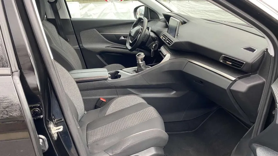PEUGEOT 3008 -