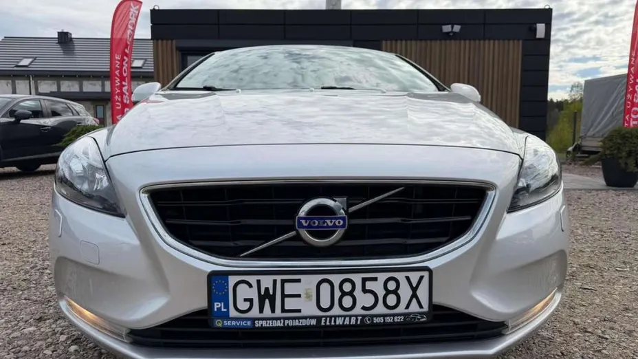 VOLVO V40 -