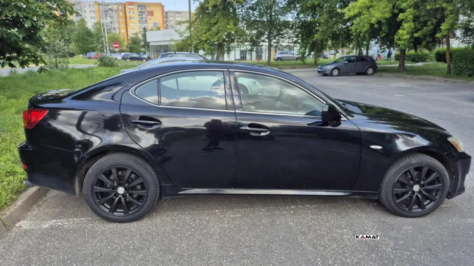 LEXUS IS -