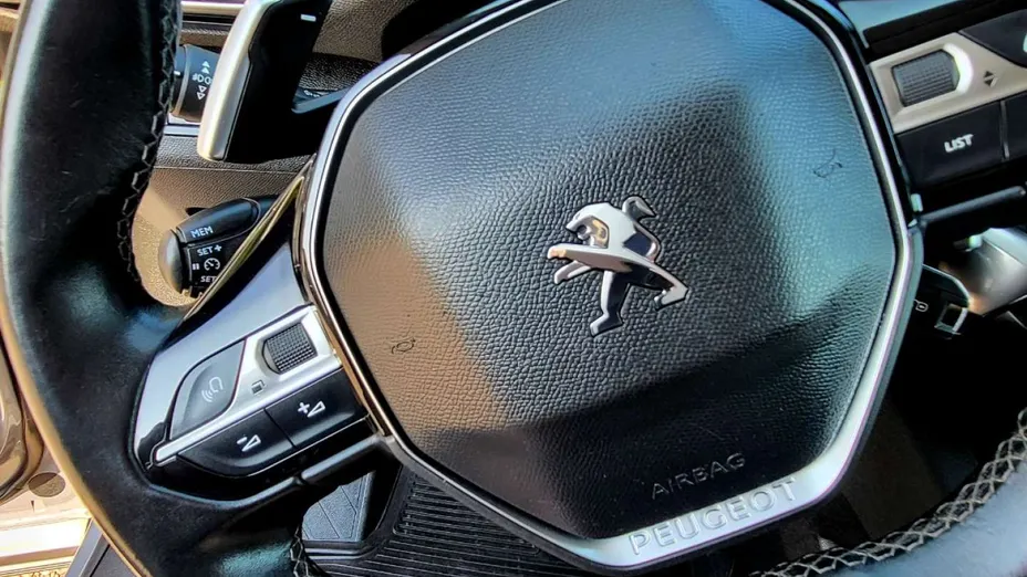 PEUGEOT 3008 -