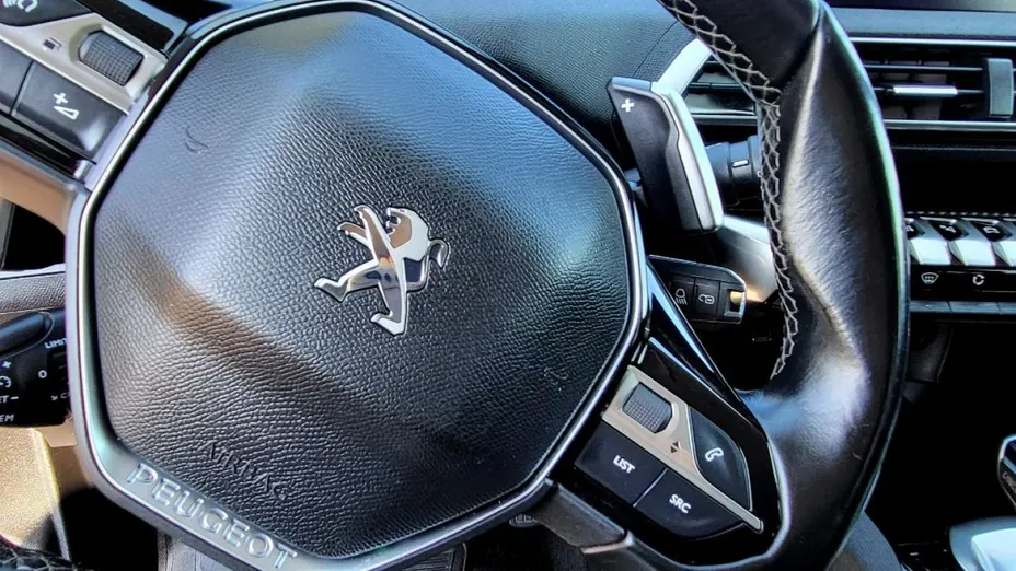 PEUGEOT 3008 -