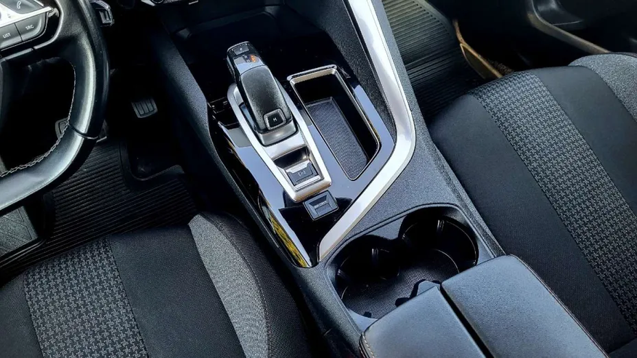 PEUGEOT 3008 -