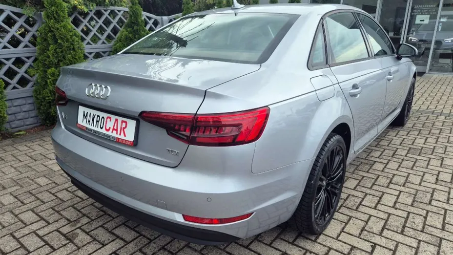 AUDI A4 -
