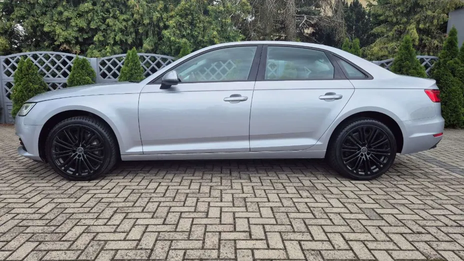 AUDI A4 -