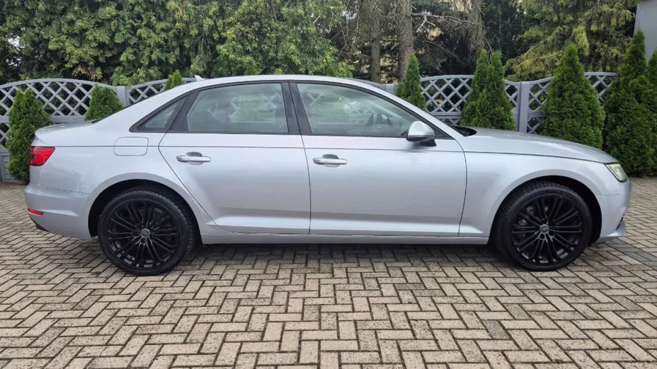 AUDI A4 -