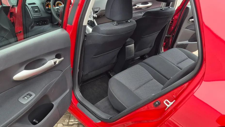 TOYOTA Auris -