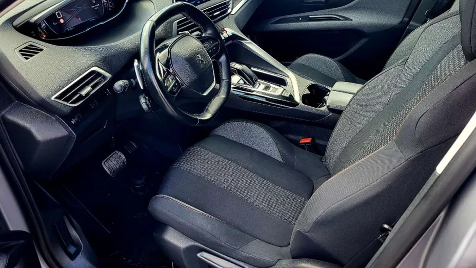 PEUGEOT 3008 -