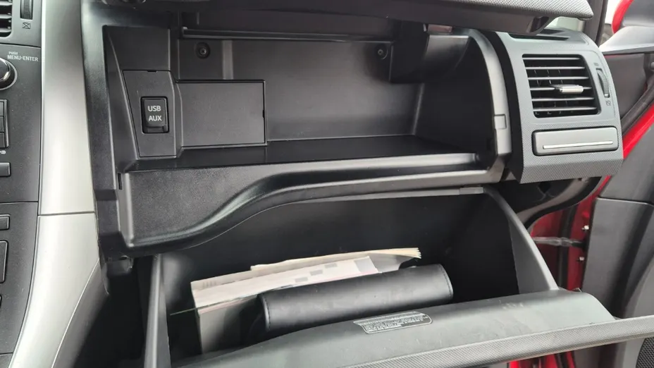 TOYOTA Auris -