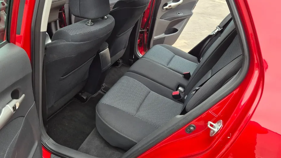 TOYOTA Auris -