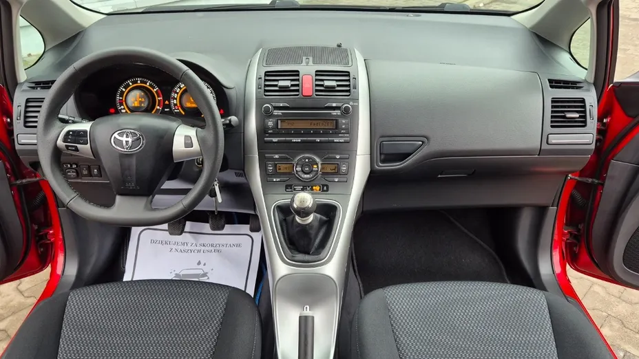 TOYOTA Auris -