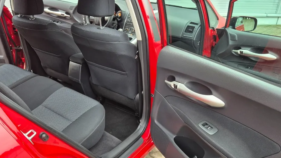 TOYOTA Auris -